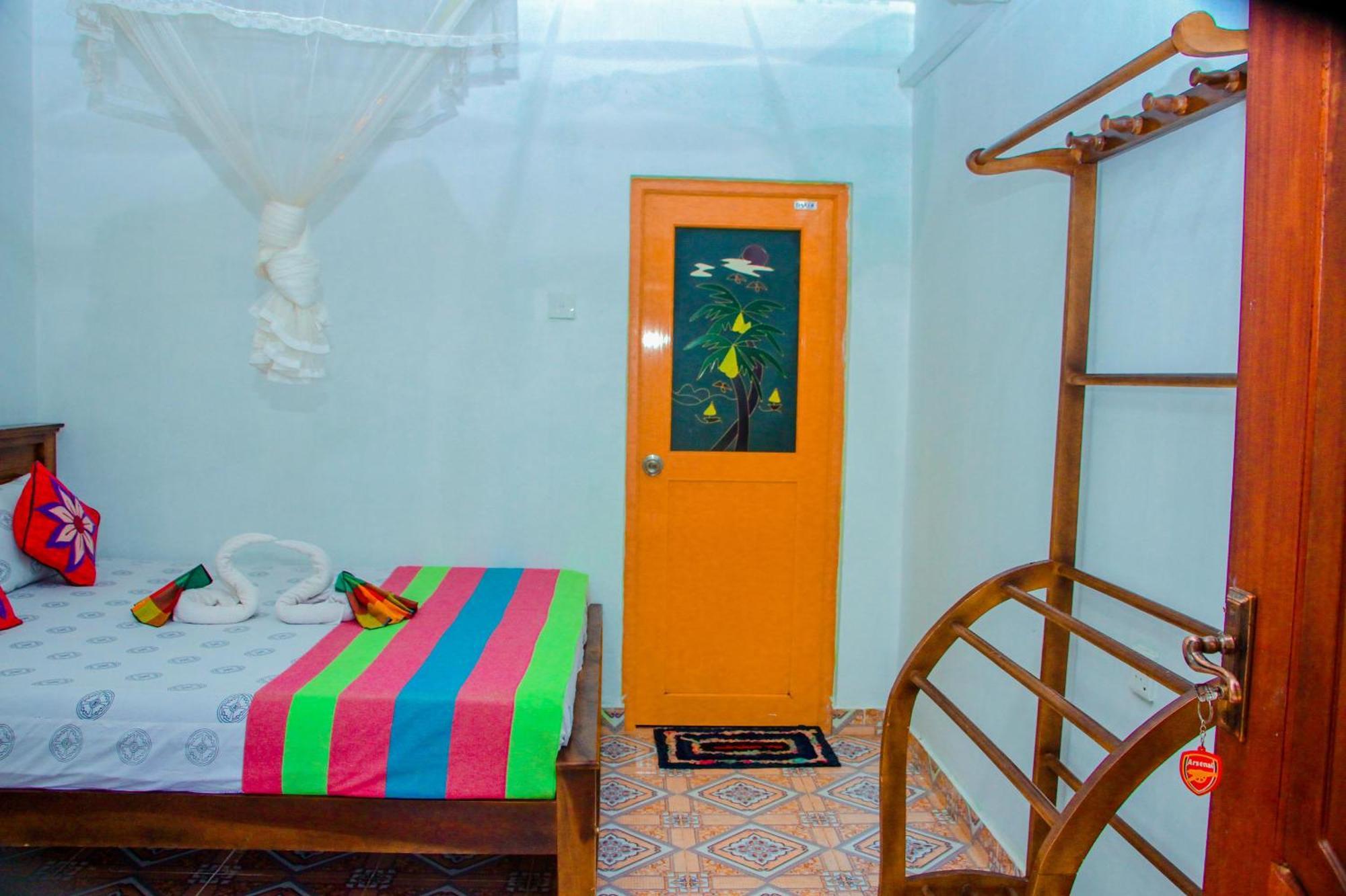 Chanaka Holiday Inn シギリヤ エクステリア 写真