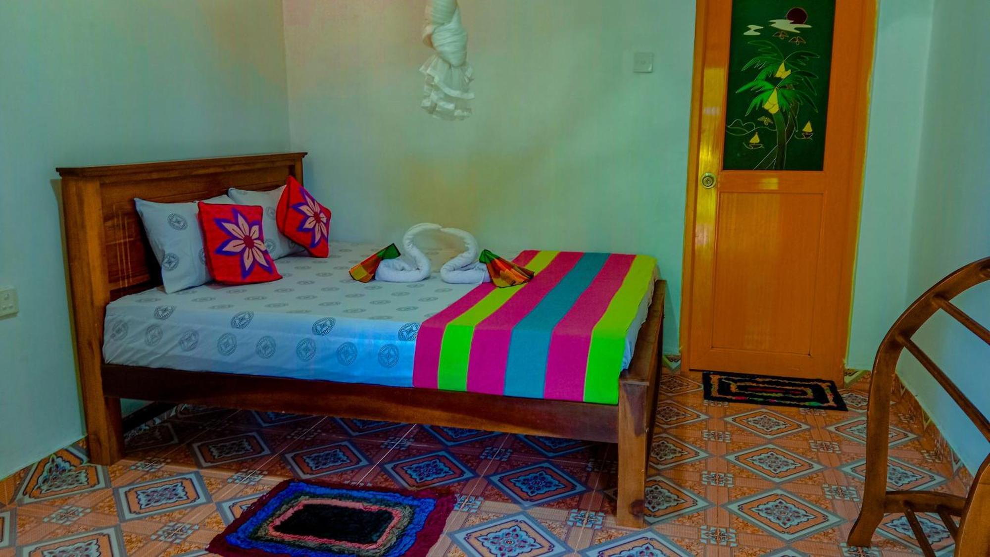 Chanaka Holiday Inn シギリヤ エクステリア 写真