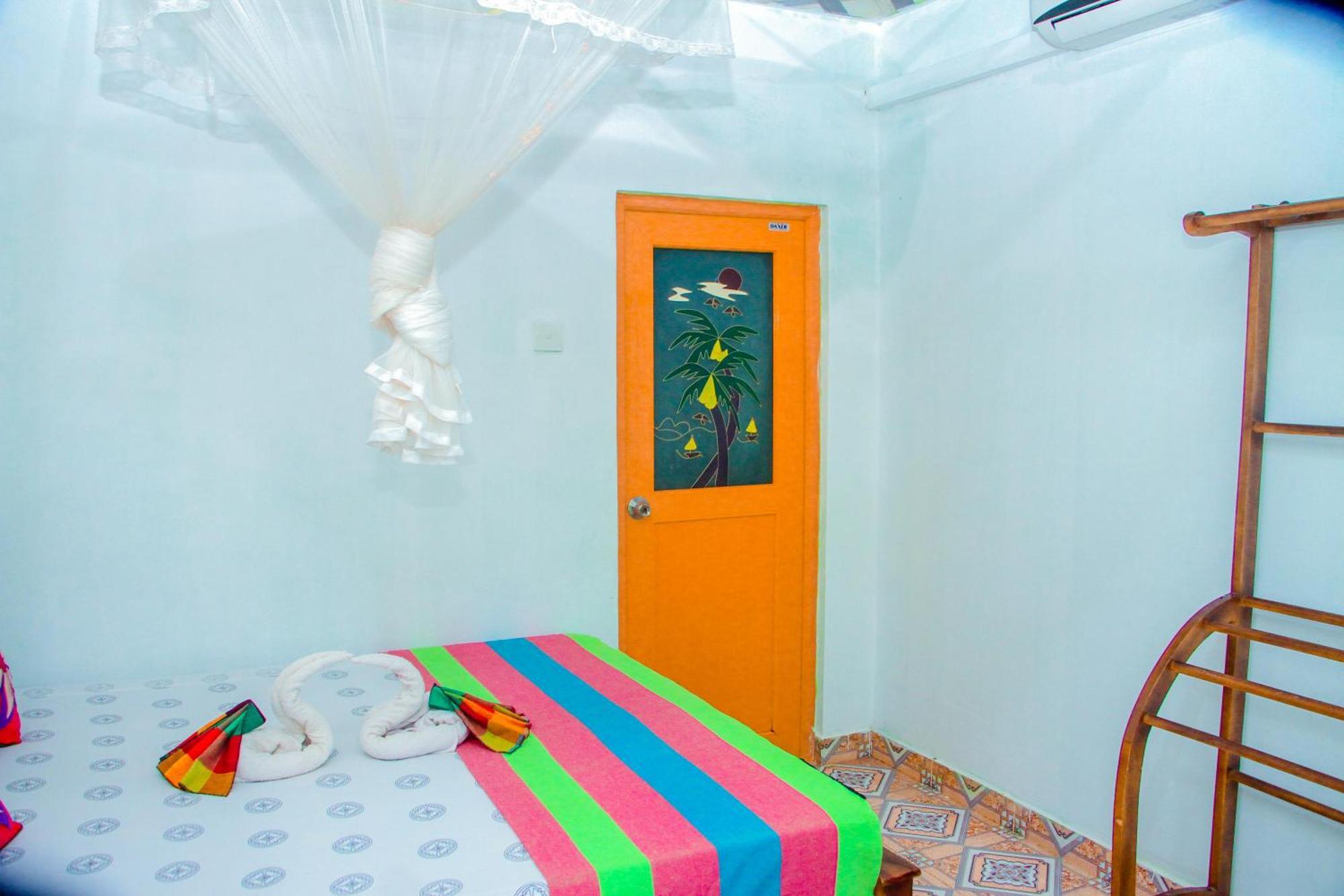 Chanaka Holiday Inn シギリヤ エクステリア 写真